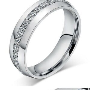 Elegant Silver Crystal Women's Ring